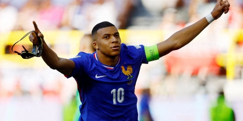 Cầu Thủ Mbappé