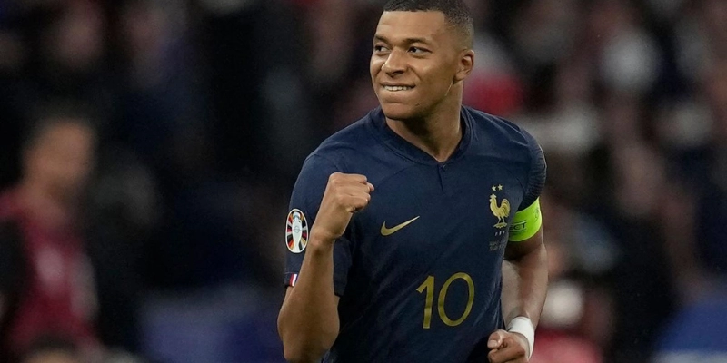 Cầu Thủ Mbappé